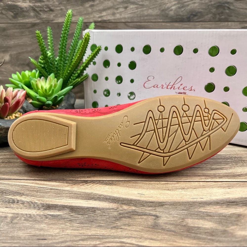 ❌SOLD❌NIB Earthies Lindi Floral Laser Cut Scalloped Leather Ballet Flats 7B - Picture 9 of 12